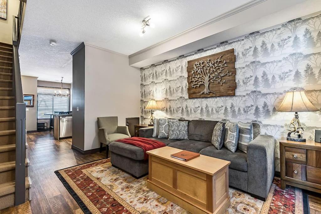 Mystic Getaway Apartment Канмор Екстериор снимка