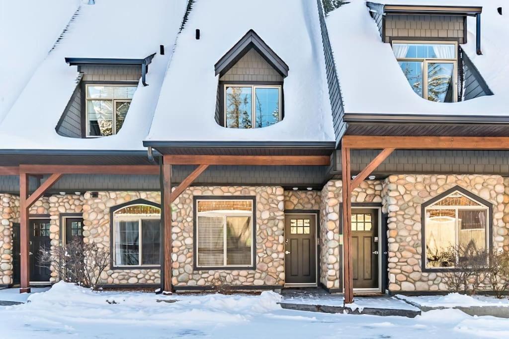 Mystic Getaway Apartment Канмор Екстериор снимка