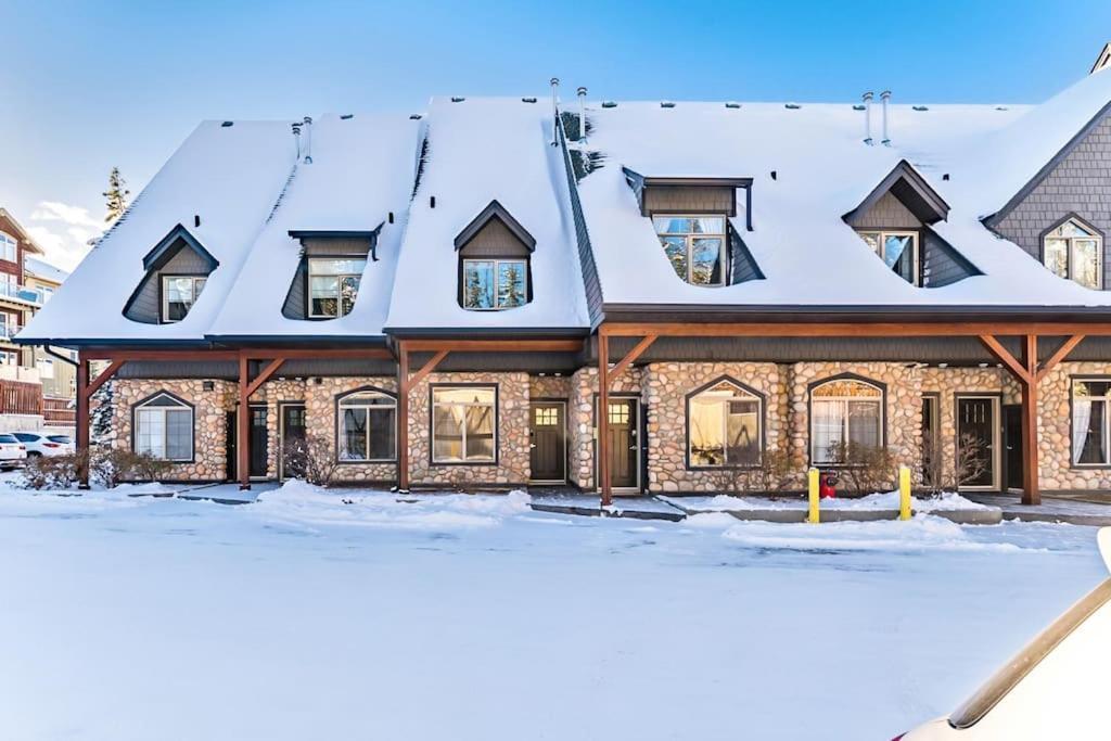 Mystic Getaway Apartment Канмор Екстериор снимка